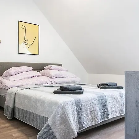 Telihold Apartman Apartman