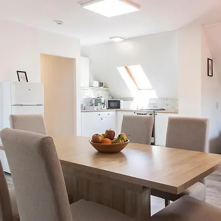 דירה Telihold Apartman