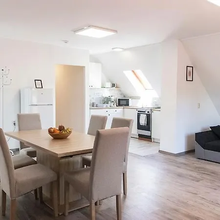 דירה Telihold Apartman *