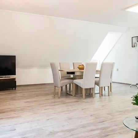 Telihold Apartman Apartman *