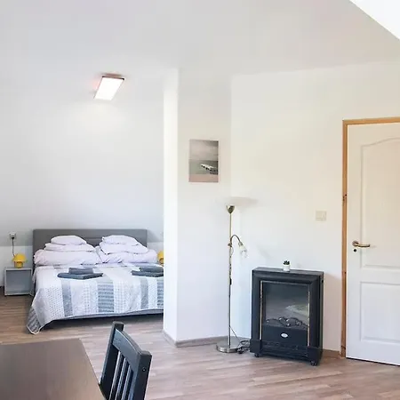 Telihold Apartman דירה