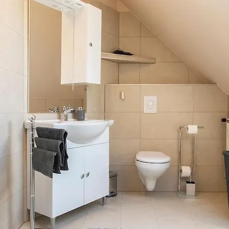 Telihold Apartman דירה *