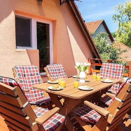 Apartman Telihold Apartman *